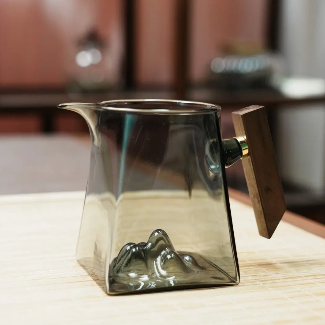 烟灰观山造型公道杯分茶专用耐冷耐高温高硼硅玻璃木把手工耐热