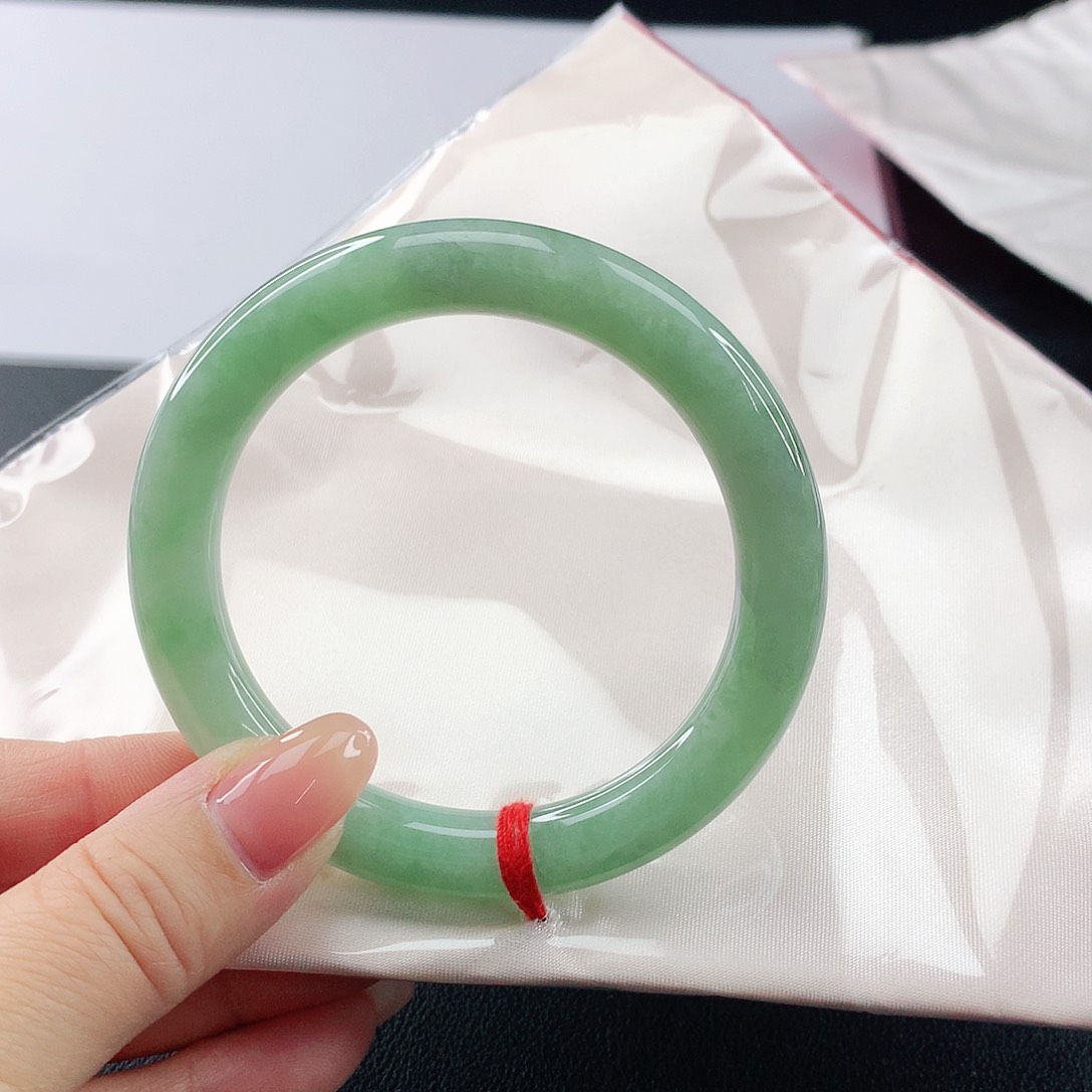 翡翠手镯未镶嵌翡翠123