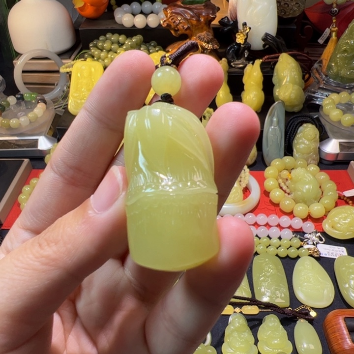 和田玉（黄玉）未镶嵌颈饰