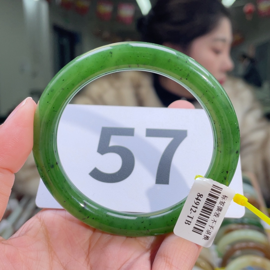 和田玉手镯未镶嵌美**