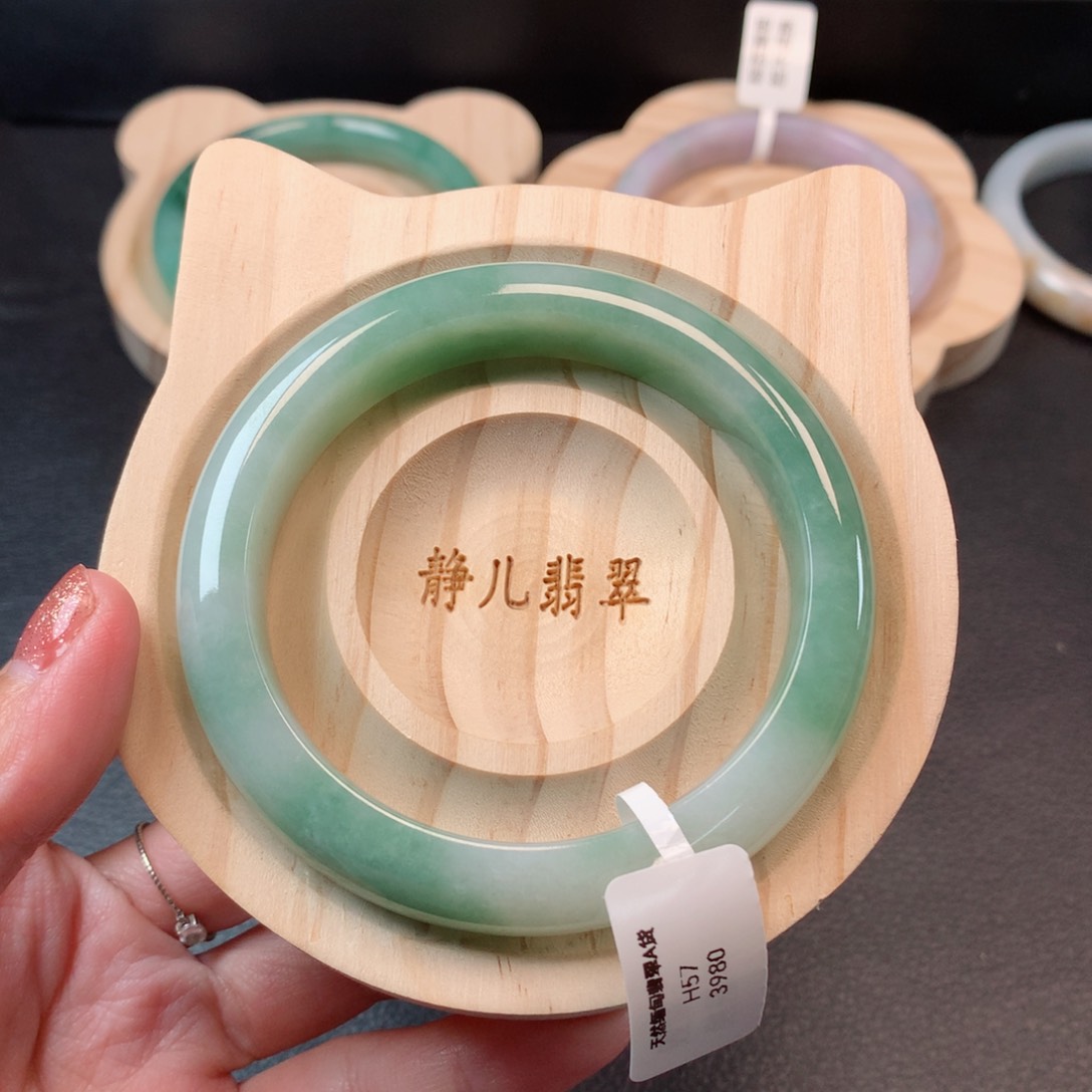 翡翠手镯未镶嵌57圈口