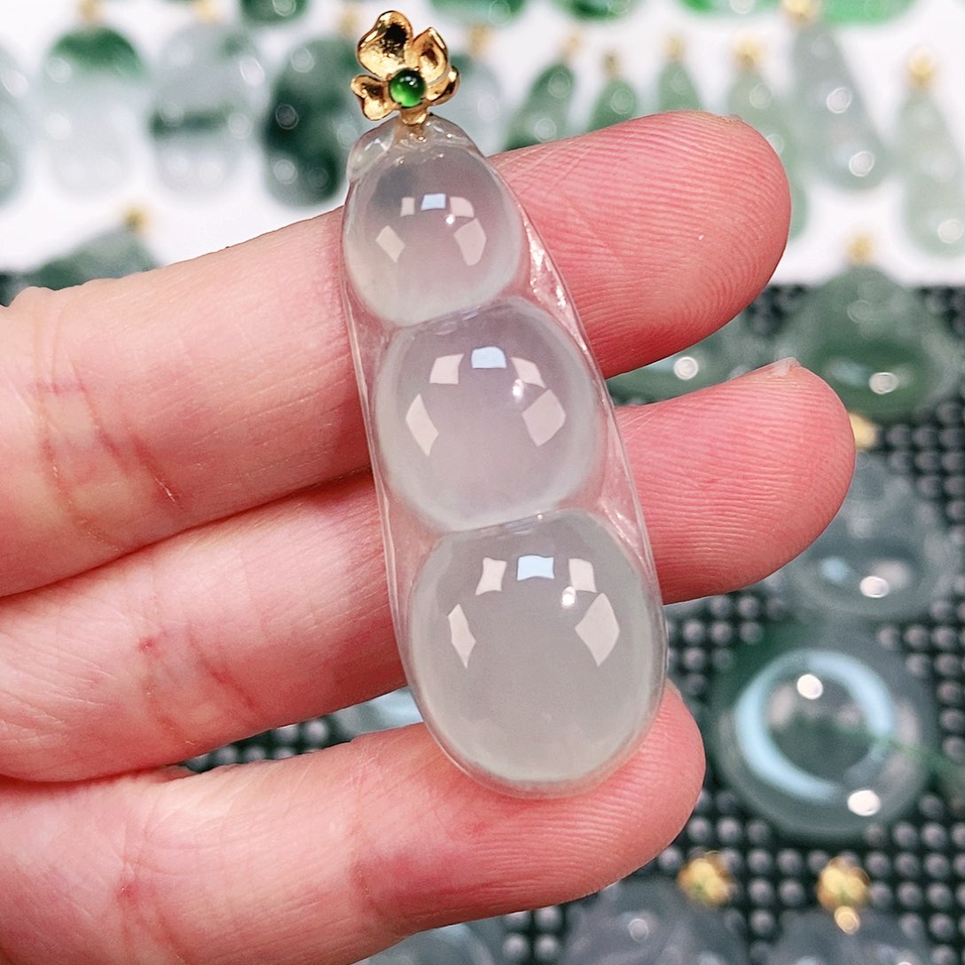 翡翠18K金镶嵌颈饰吊坠