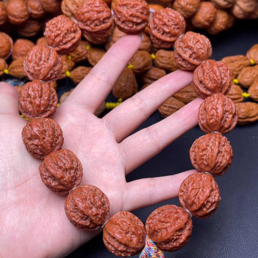 文玩核桃手串T**i龙脊八棱手持