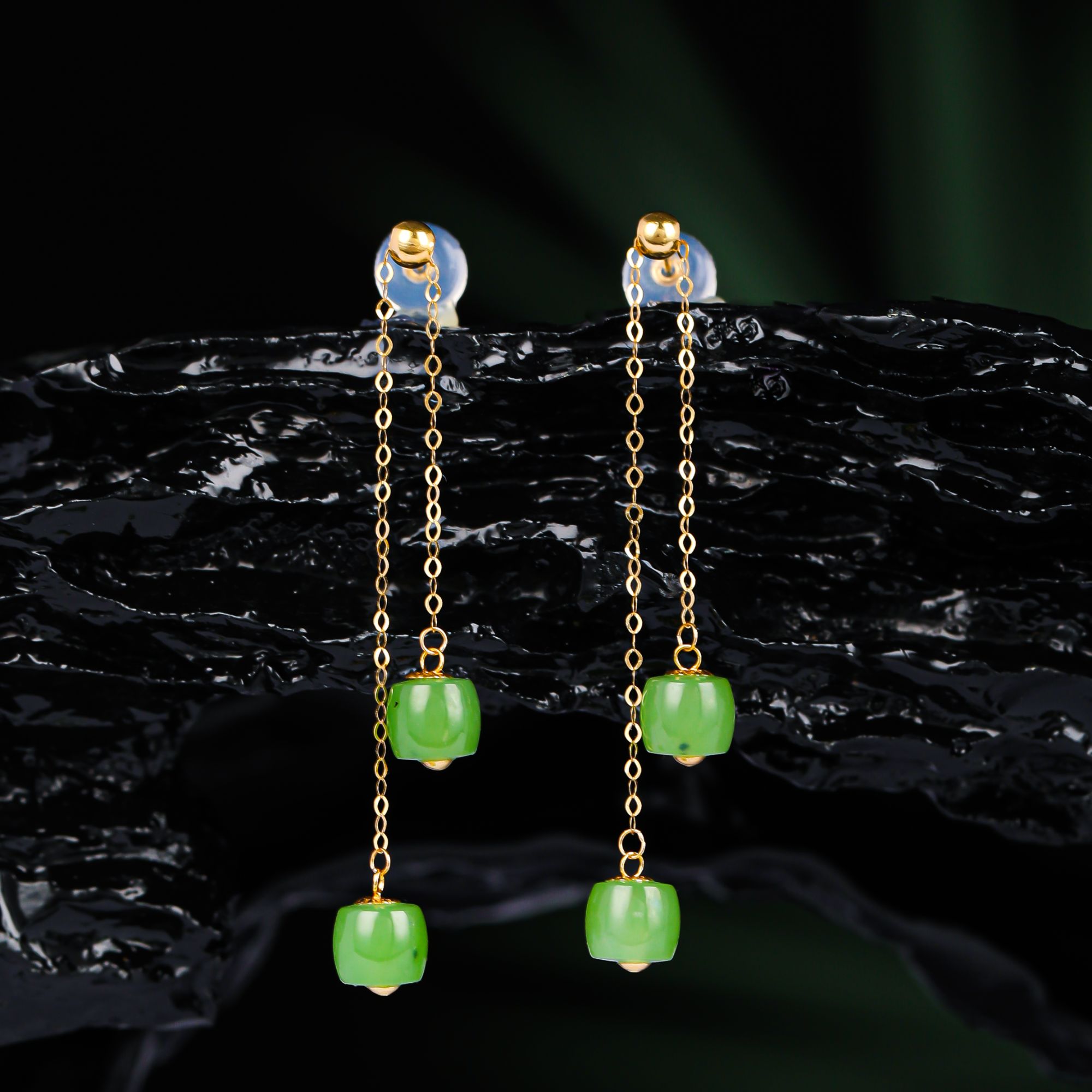 【五周年】18K金镶嵌5mm苹果绿直切路路通耳线HNZ13405