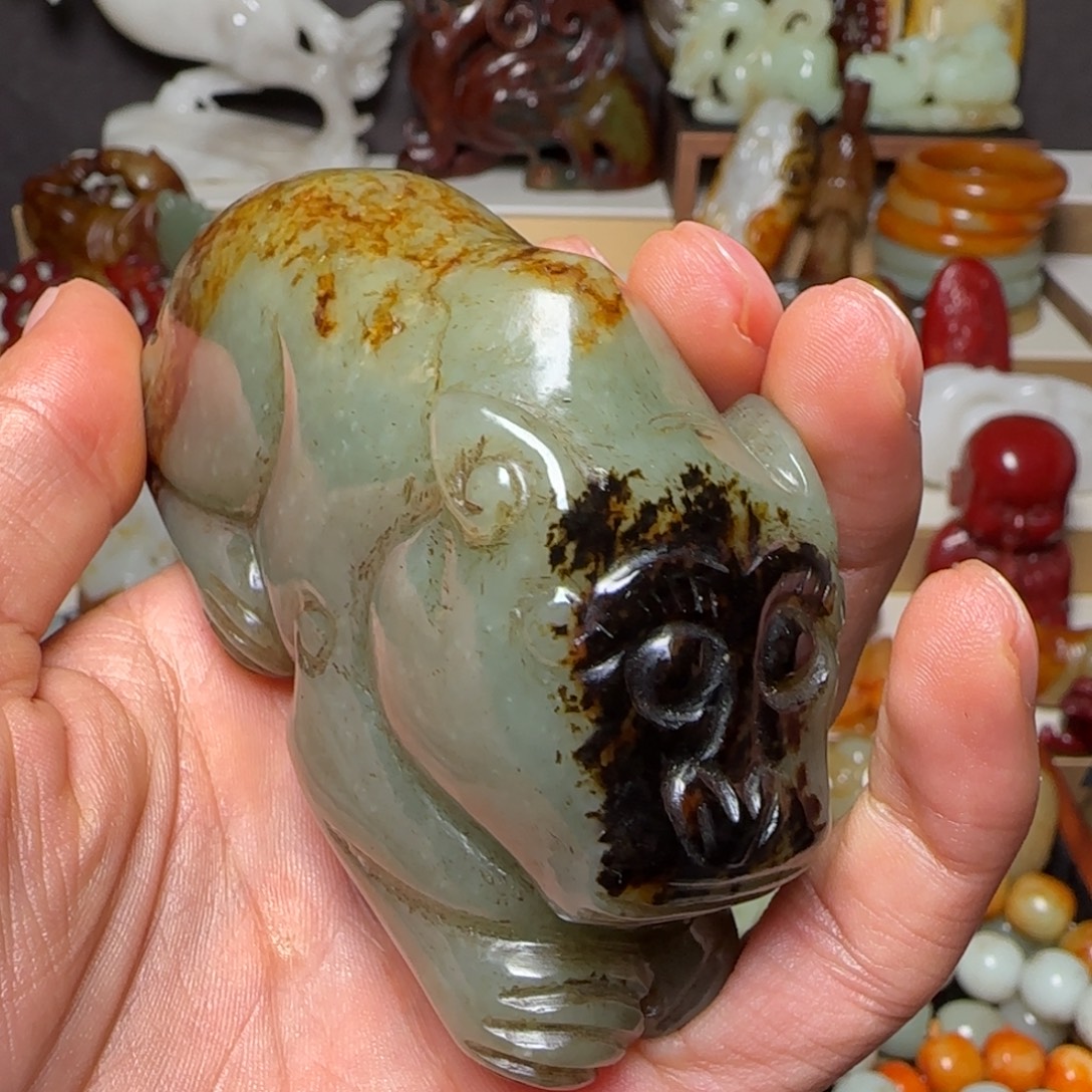 佛***忠和田玉未镶嵌颈饰