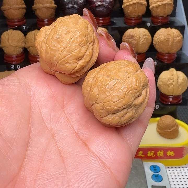 文玩核桃把件小玉蟾37尺…………06号
