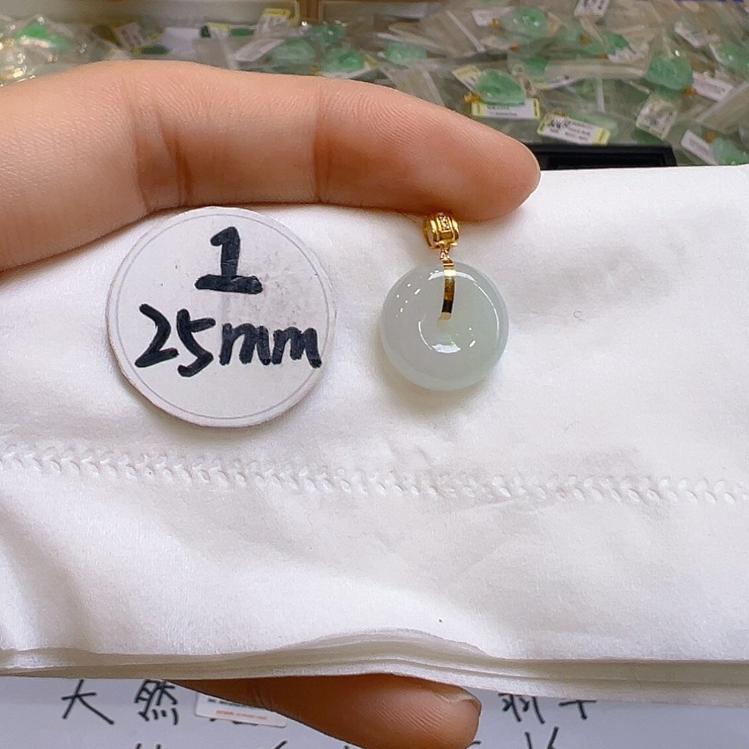 翡翠颈饰18K金镶嵌翡翠