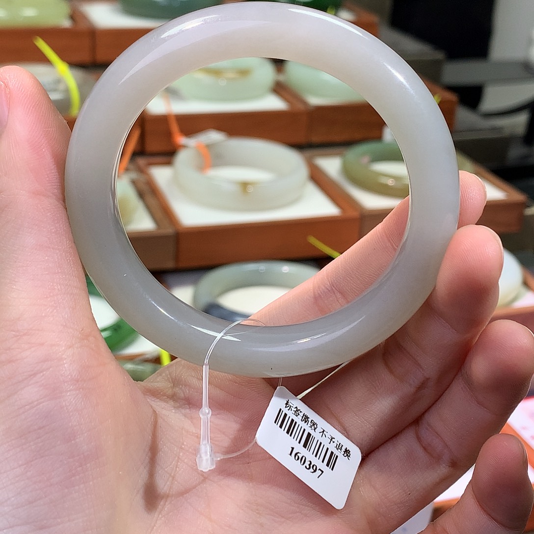 和田玉未镶嵌手镯56+