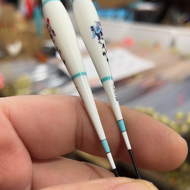 复合材质老子骑牛316led变色电子漂随机2支