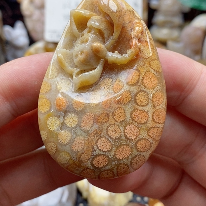 硅化珊瑚（珊瑚玉）颈饰未镶嵌