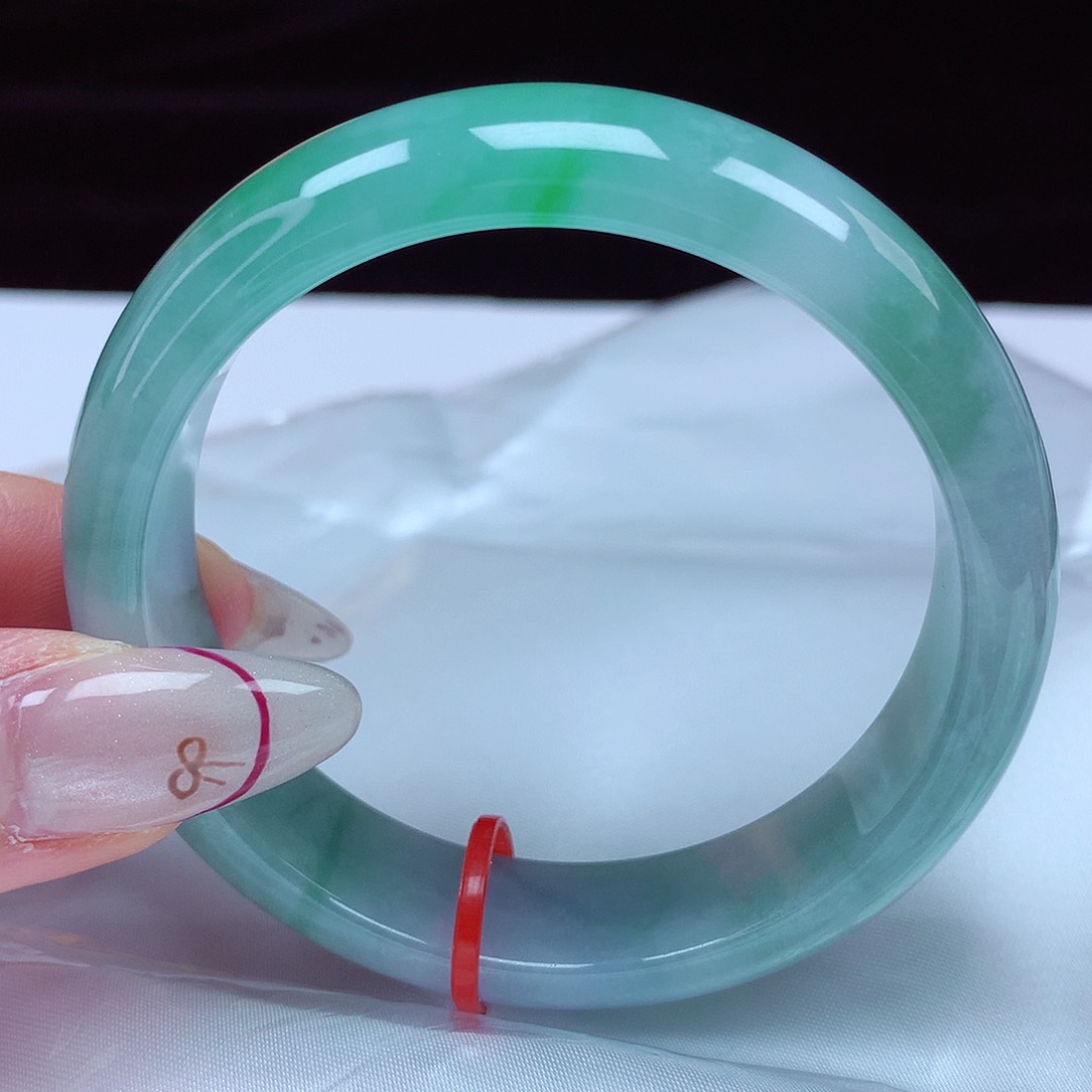 翡翠手镯未镶嵌54圈