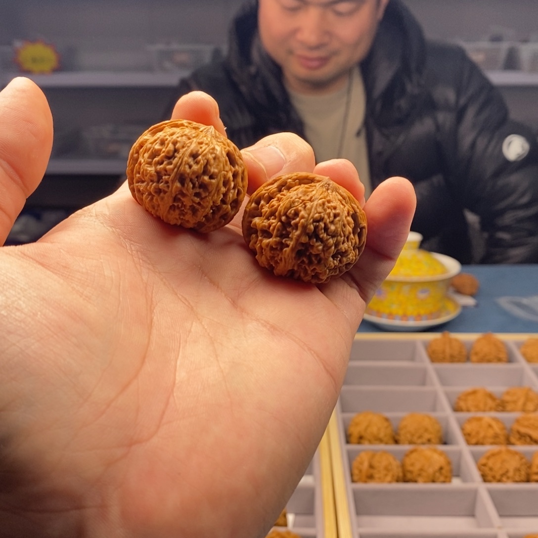 文玩核桃把件微修36mm满天星