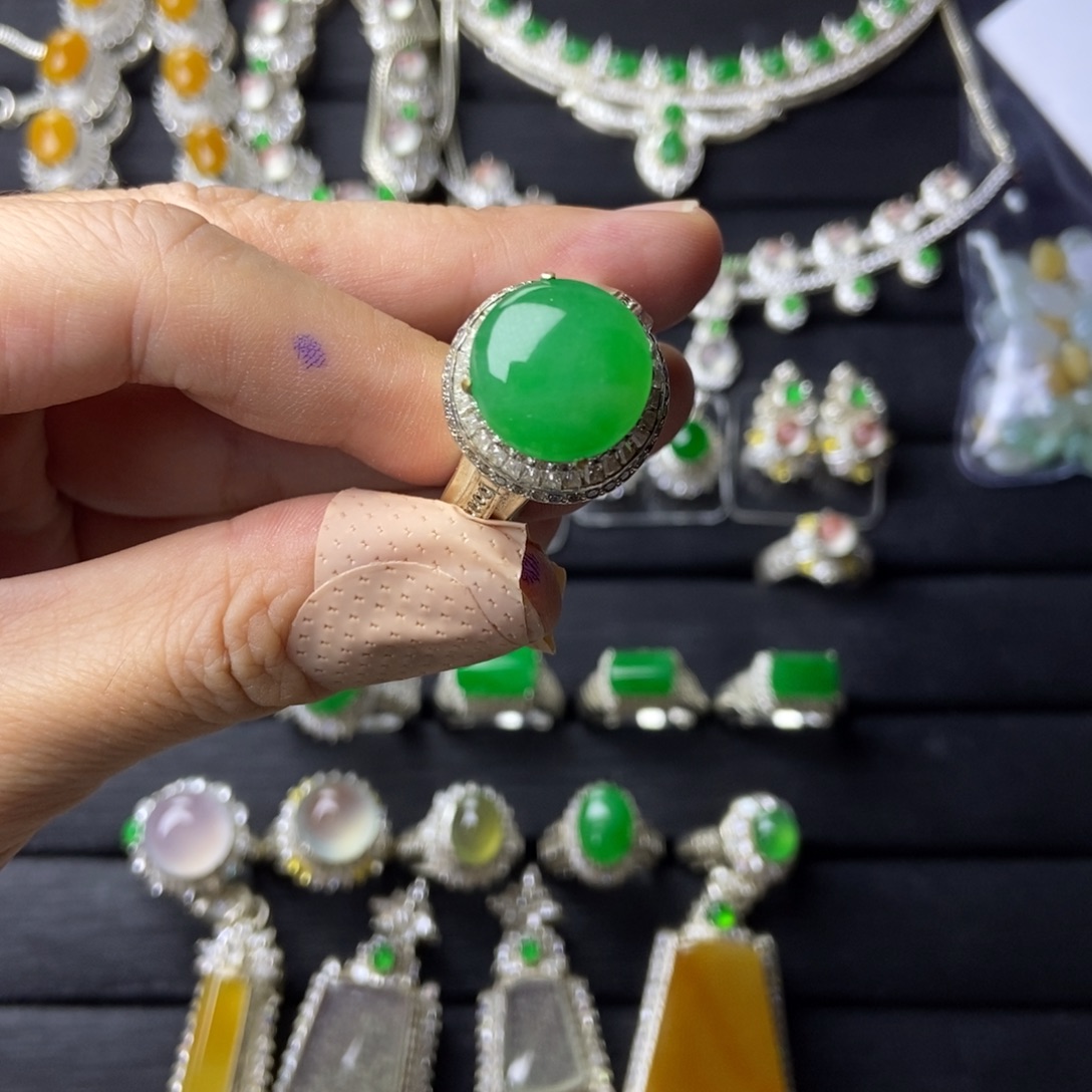 定制翡翠未镶嵌果阳大颗粒戒指