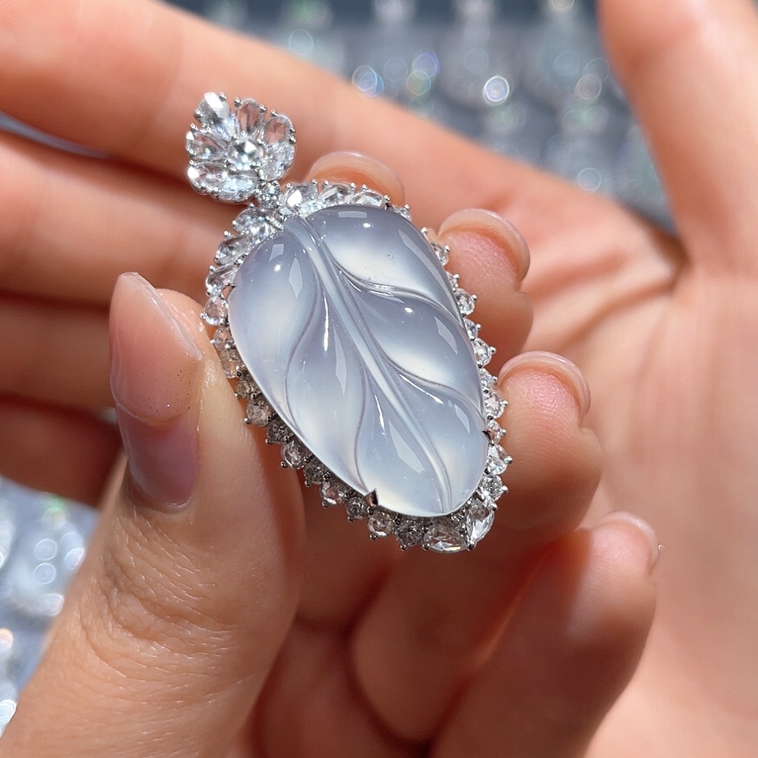 翡翠颈饰18K金镶嵌叶子