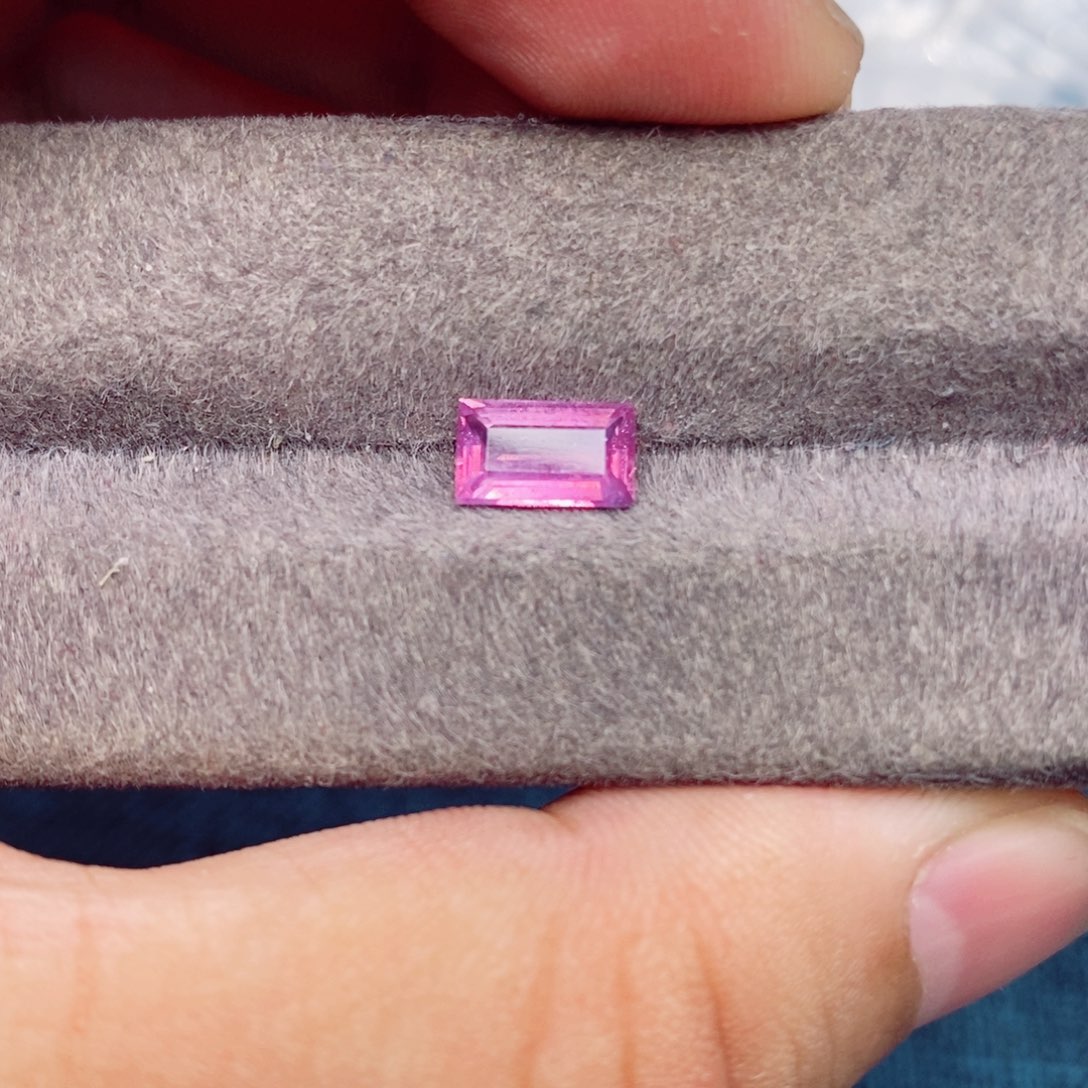 蓝宝石裸石未镶嵌粉色蓝宝石1.53克拉