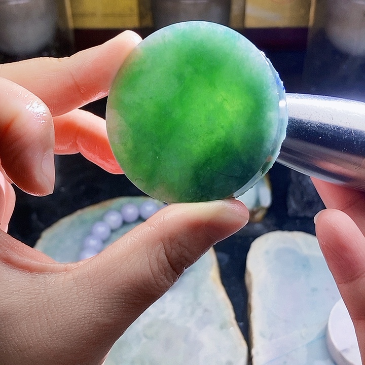 翡翠未镶嵌颈饰毛料13