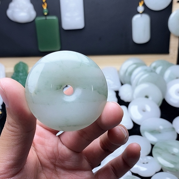 石英质玉颈饰未镶嵌韩*英