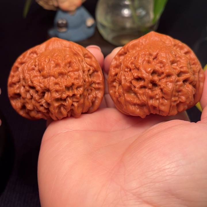 文玩核桃把件麒麟纹官帽52