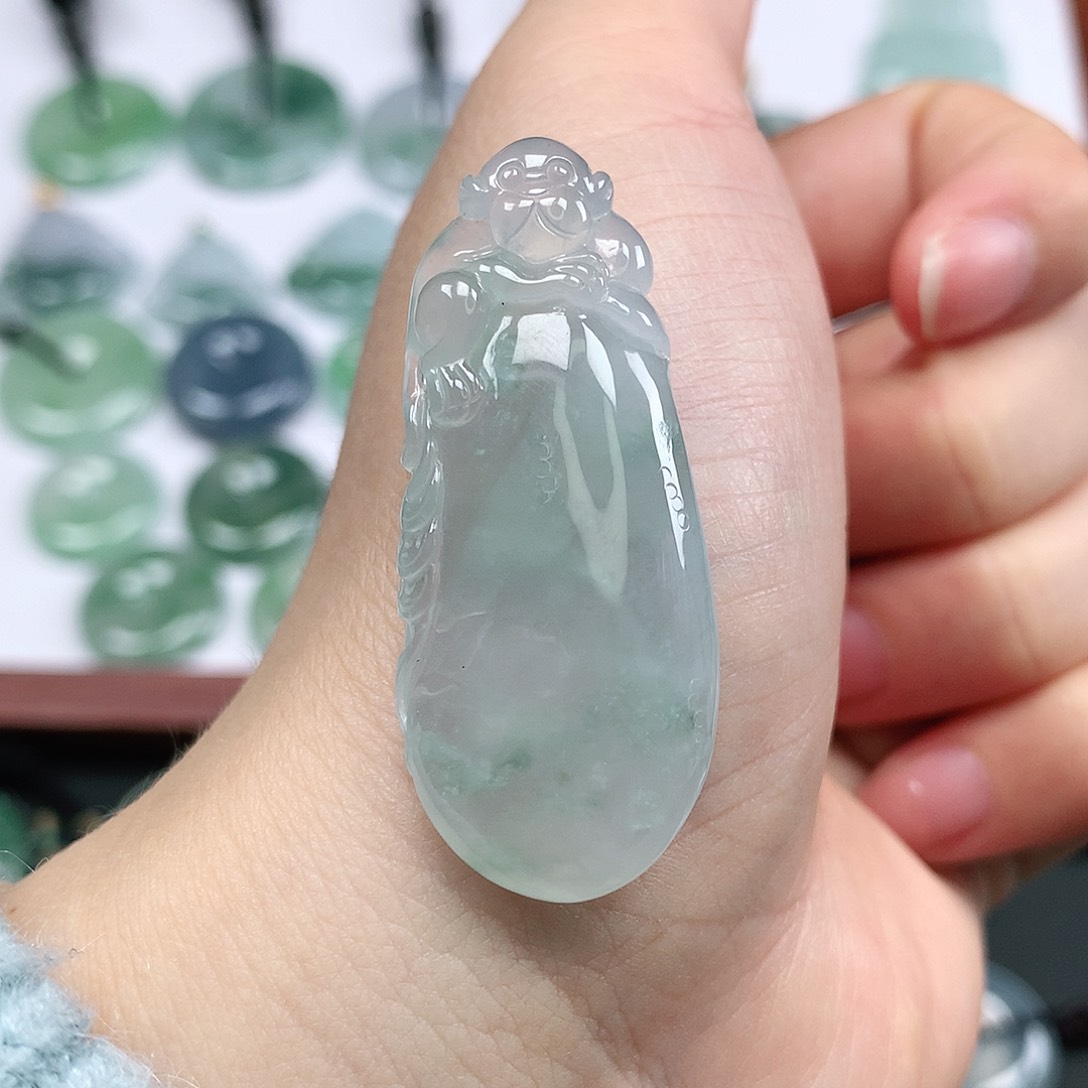 翡翠颈饰未镶嵌平安