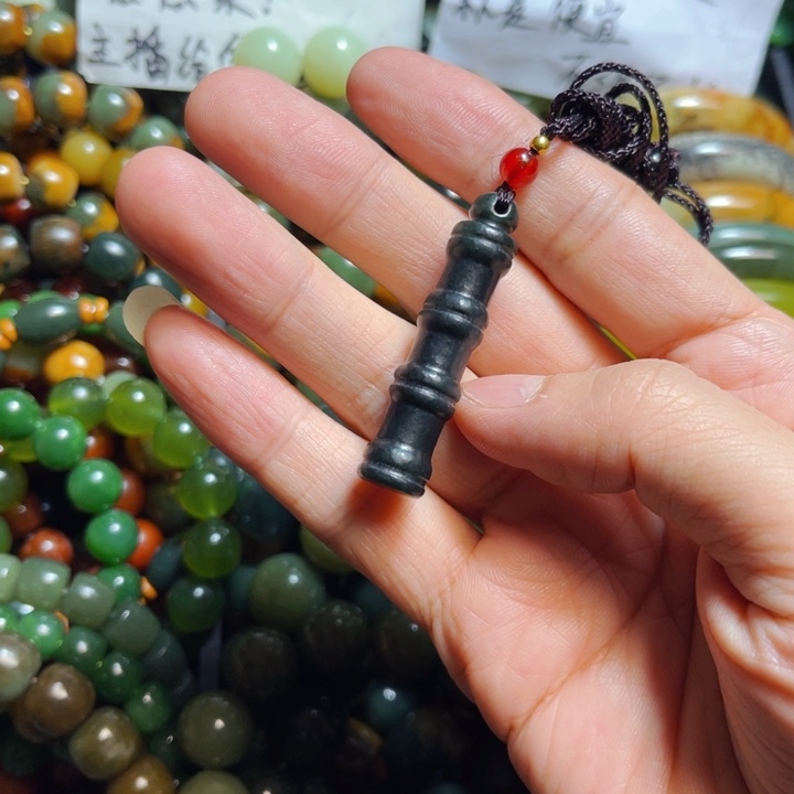 岫岩河磨玉（透闪石质玉）颈饰未镶嵌