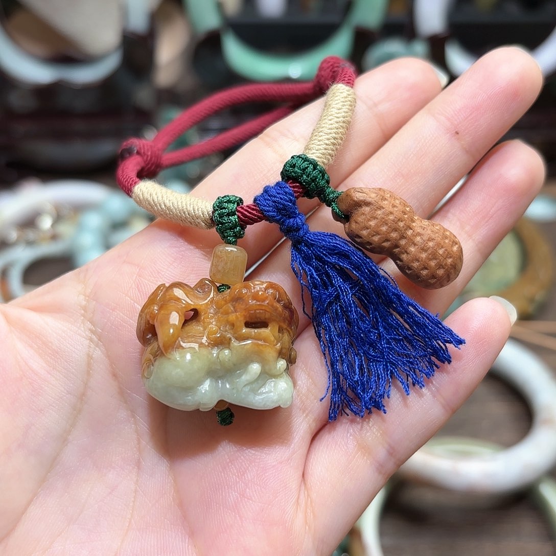 翡翠颈饰未镶嵌大马砍鸳鸯狮子吊坠