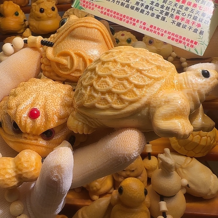 卡***。竹类6公分蟾2个带竹链，金钱龟，送5瓶油3刷子