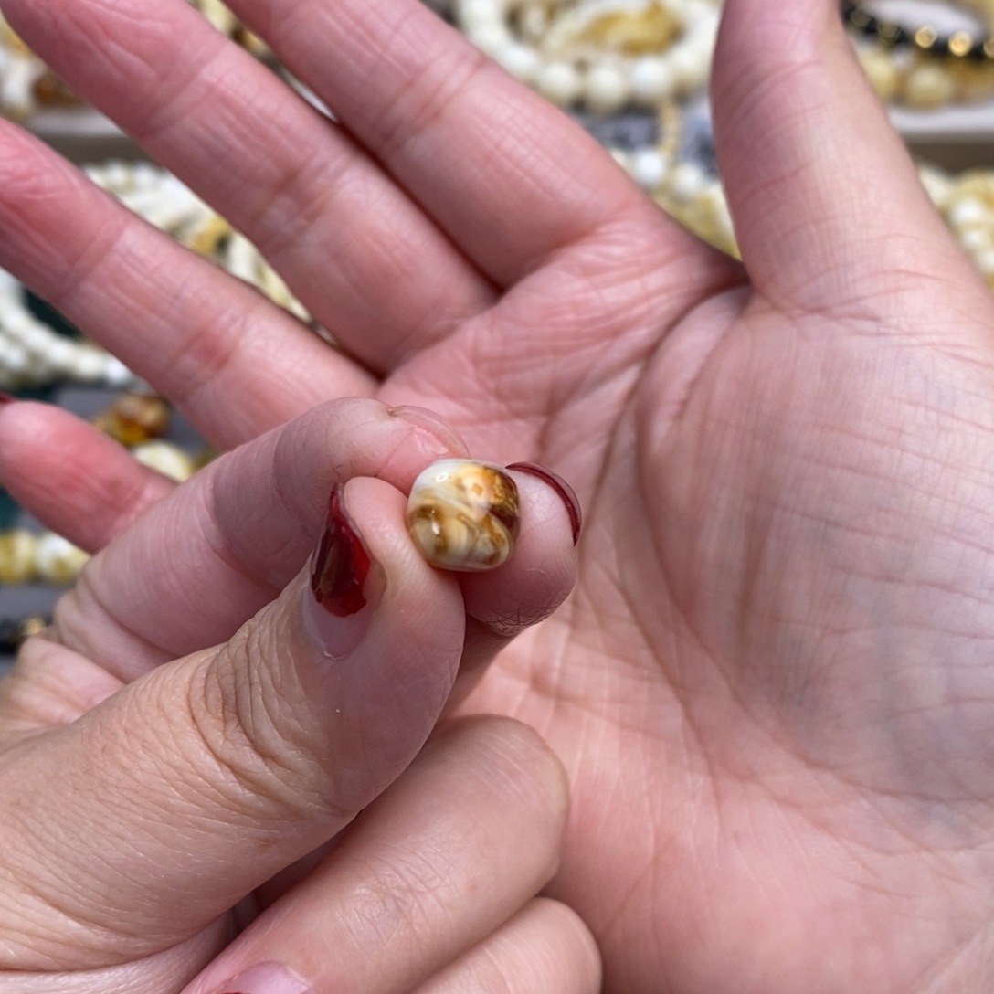 琥珀裸石未镶嵌沁色拉丝纹老型单珠8.8