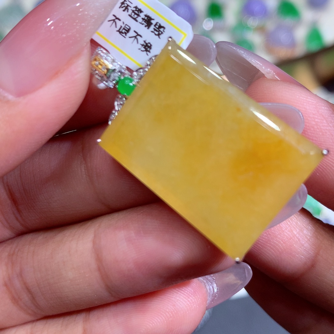 翡翠吊坠(赠链)18K金镶嵌