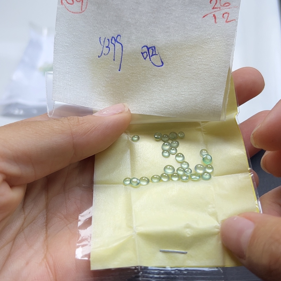 肥***球定制翡翠未镶嵌翡翠