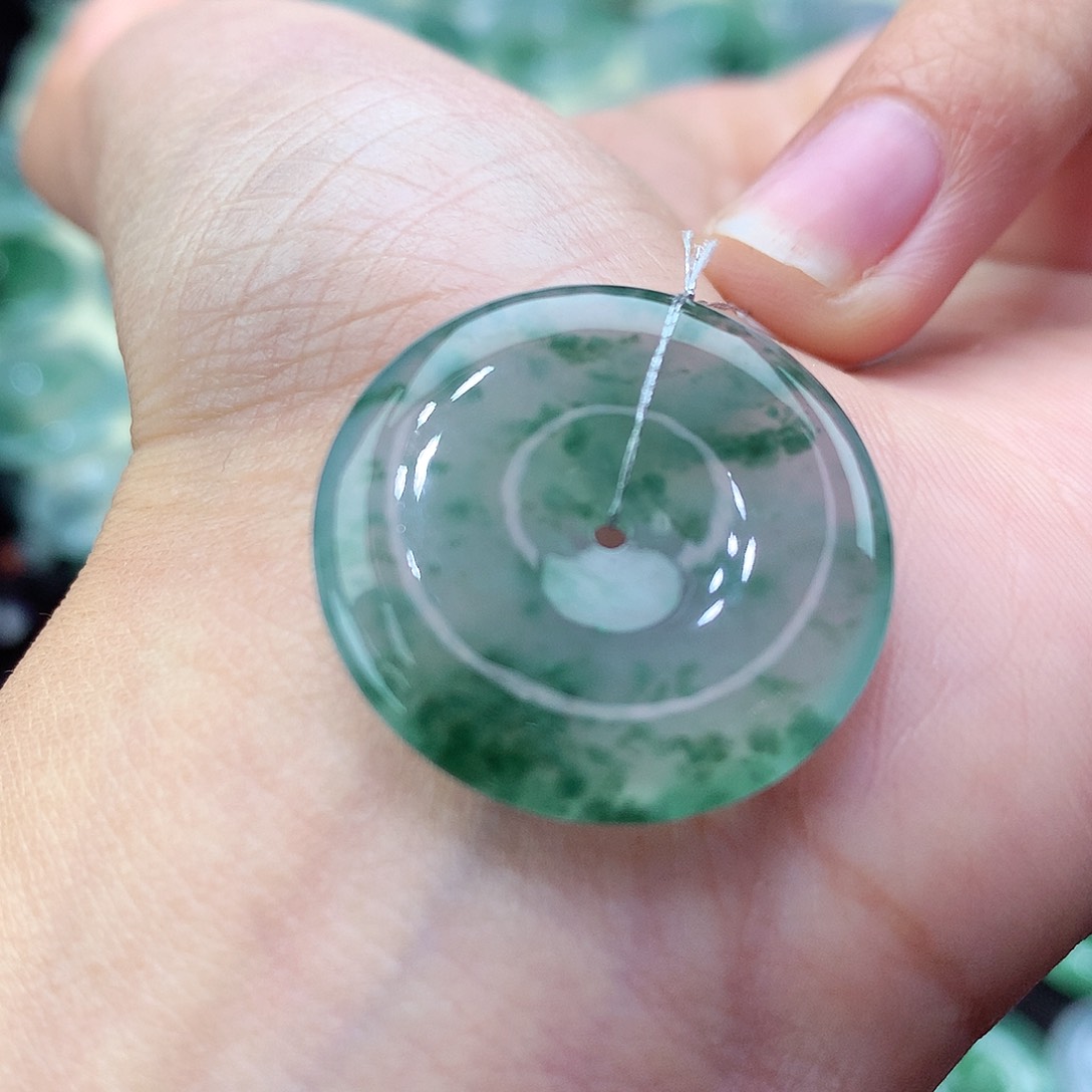 翡翠颈饰未镶嵌编号83。尺寸25.1-4.5