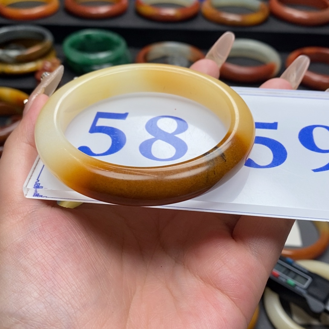 石英质玉（黄龙玉）手镯未镶嵌