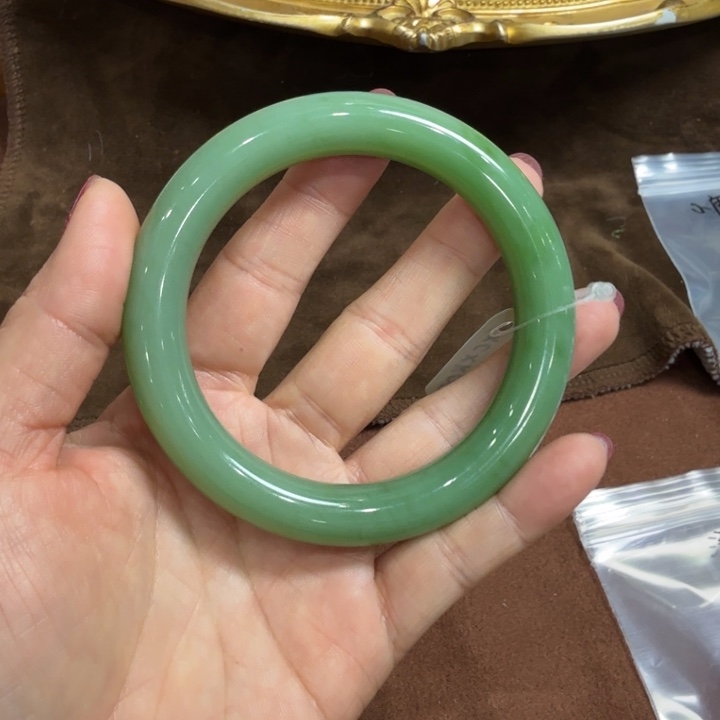 瑶***祎和田玉（碧玉）未镶嵌手镯