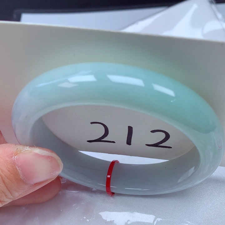 翡翠手镯未镶嵌翡翠