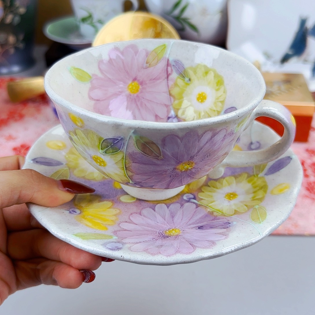 他家茶具瓷器真美！