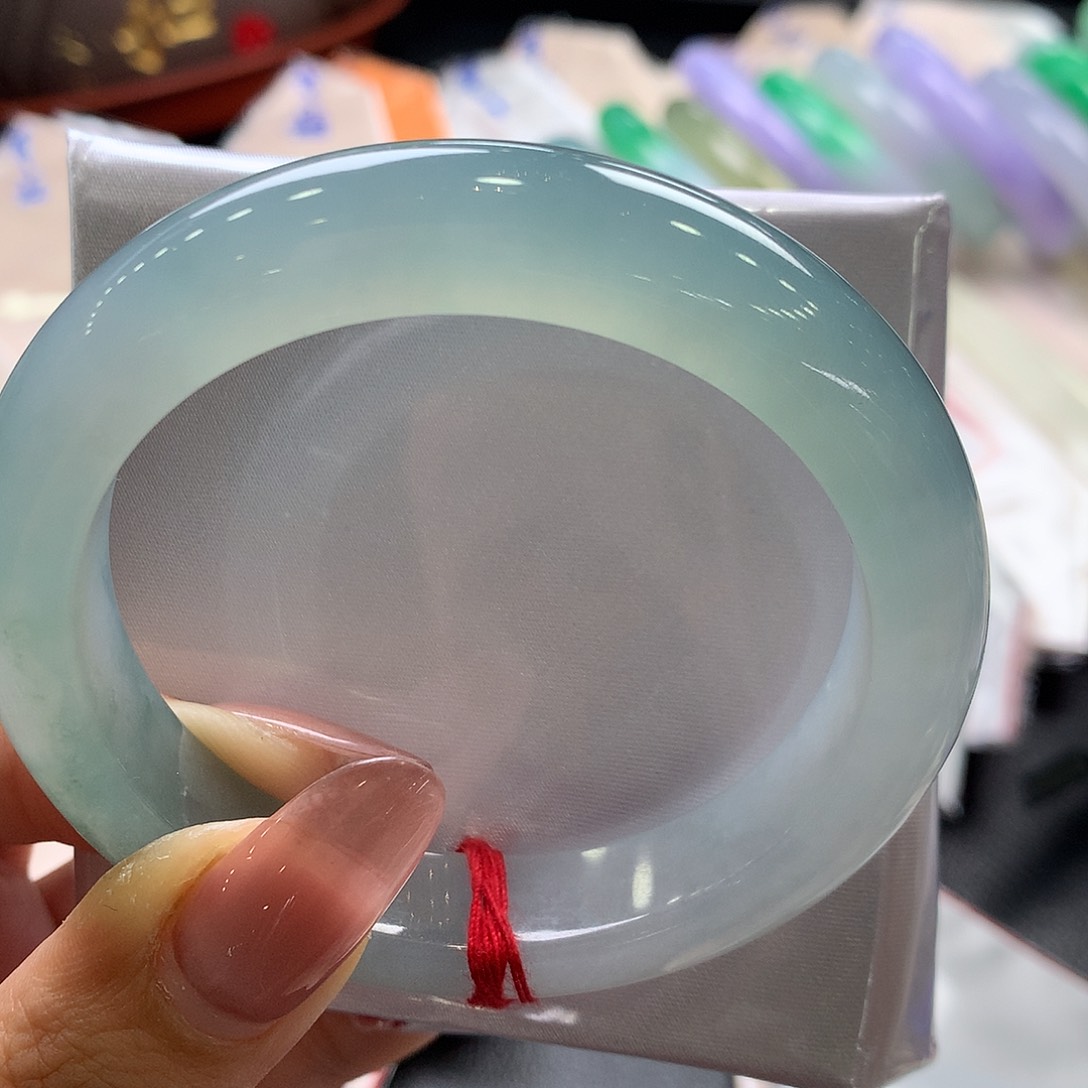 沐***宁翡翠手镯未镶嵌5657正