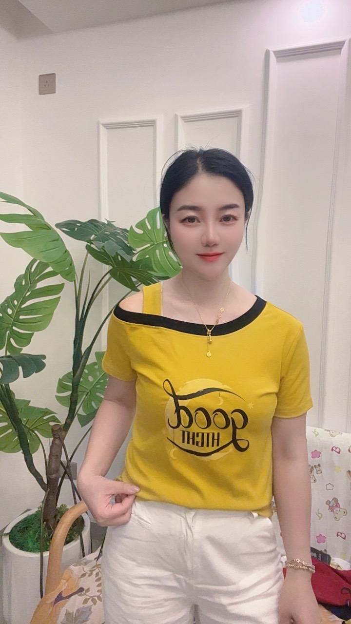 小可爱推荐漏肩上衣891衣长52