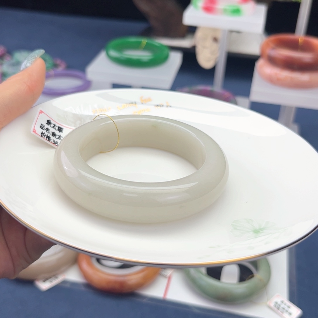 石英质玉手镯未镶嵌