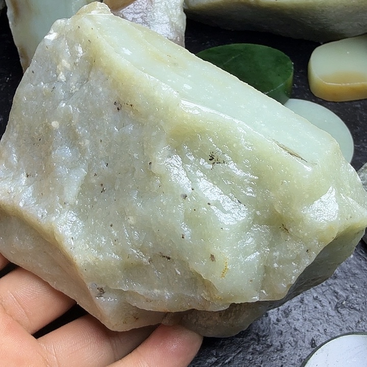 和田玉（糖玉）未镶嵌珠宝奇石
