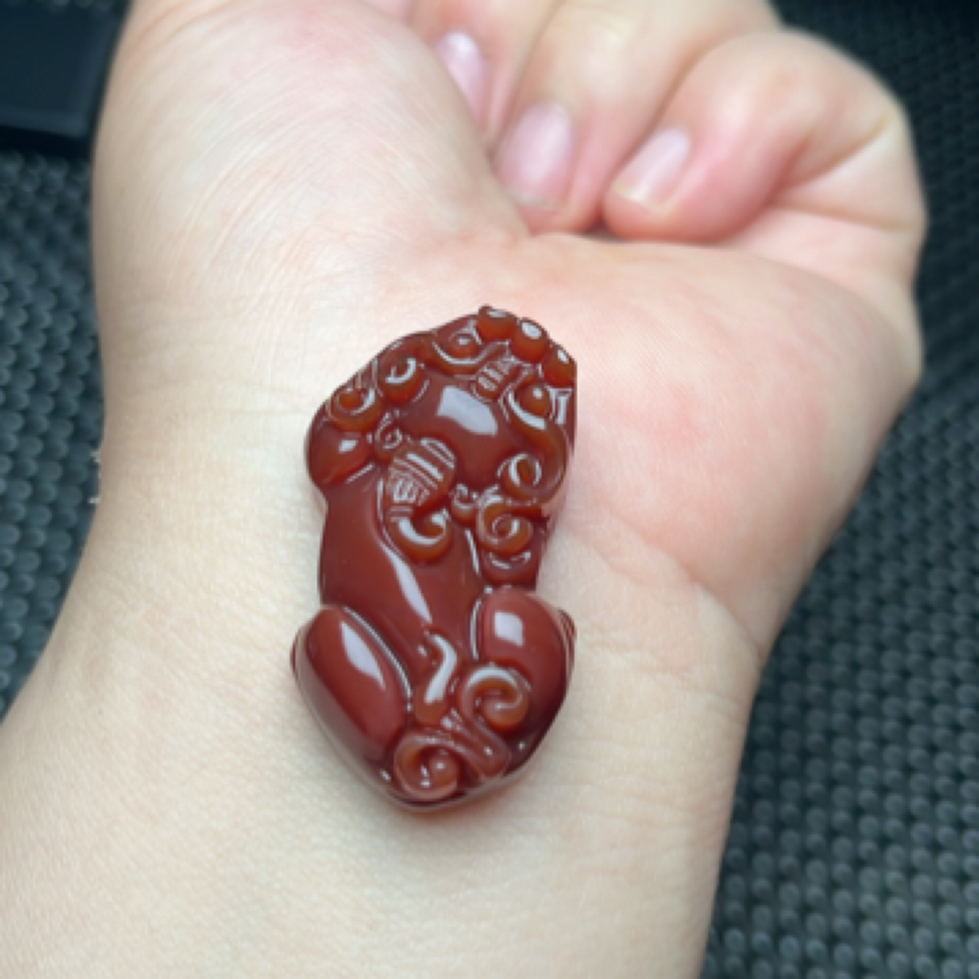 红玛瑙玉髓貔貅男女同款 本命年必拍的一款 配绳子