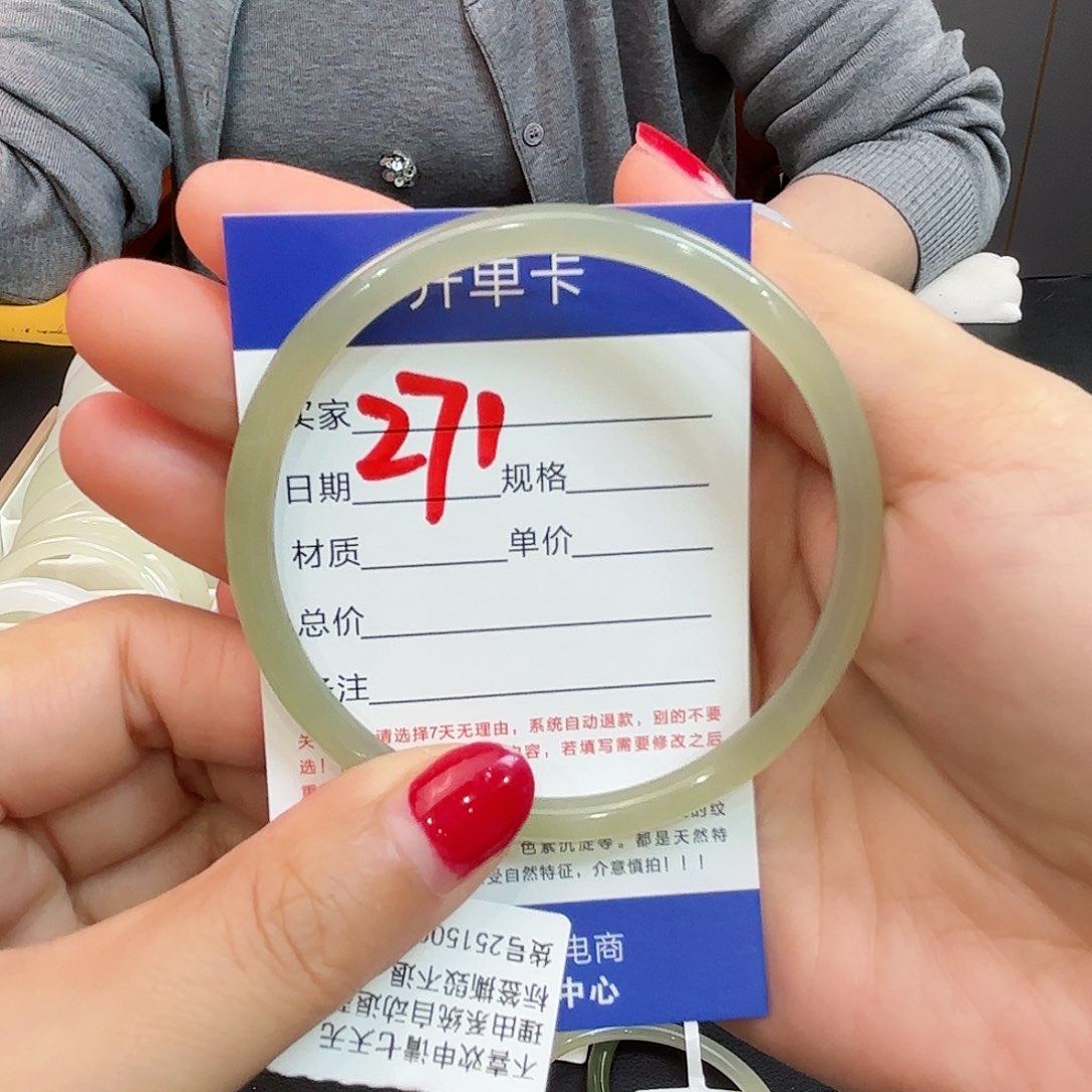 未镶嵌手镯和田玉隔****.