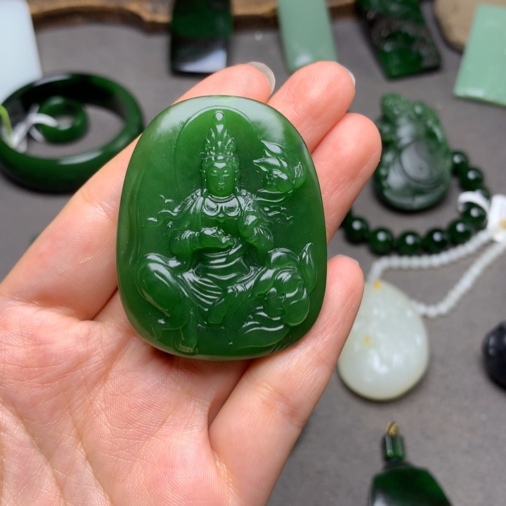 喜***圆和田玉未镶嵌颈饰