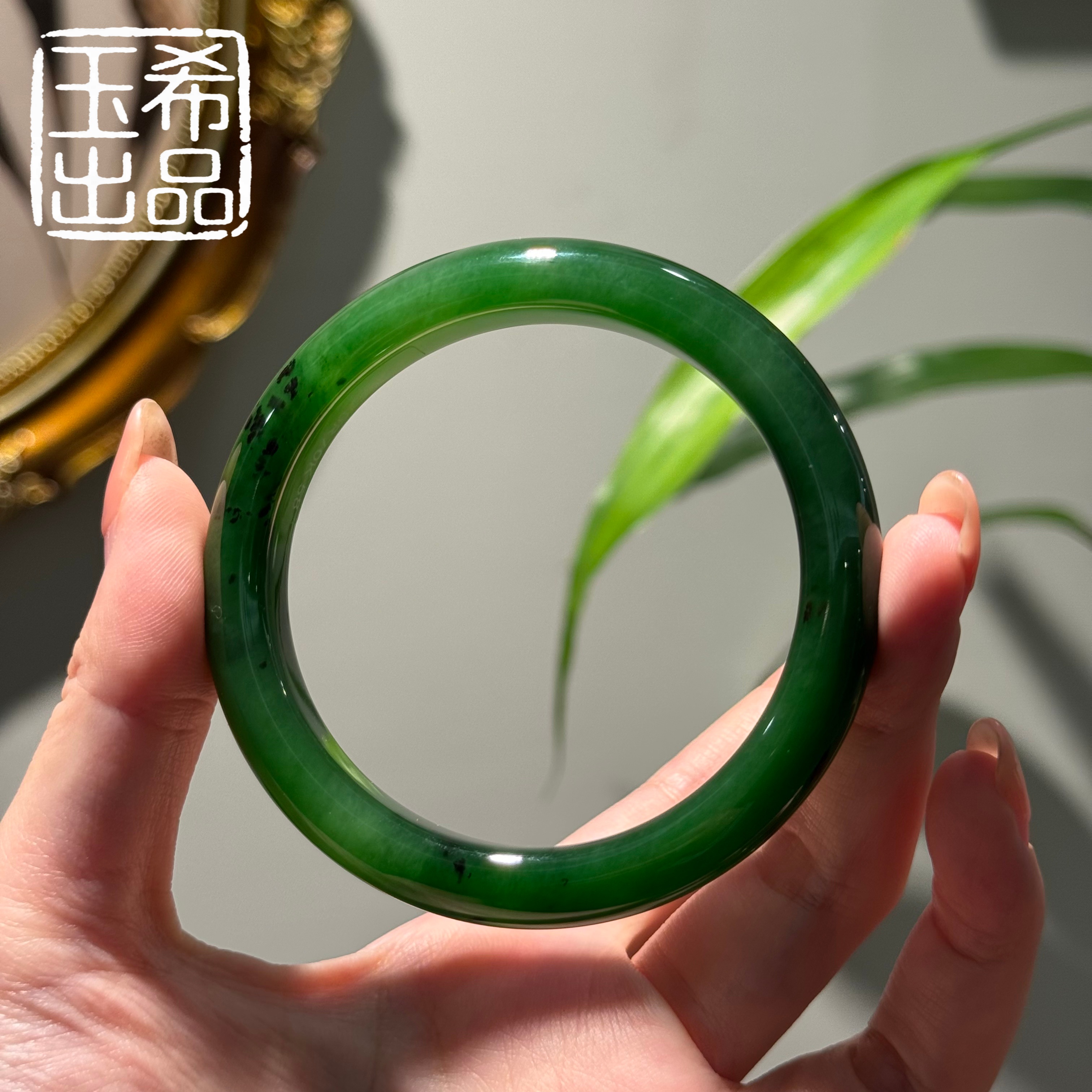 珍藏级 和田玉 俄七 红皮老料 菠菜绿 正圈手镯 58+mm  Y555