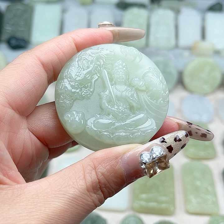 秦***生和田玉未镶嵌颈饰