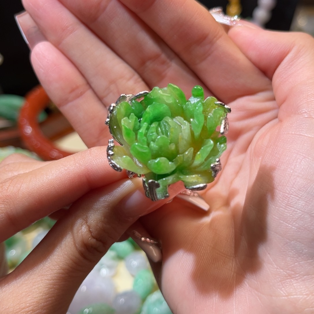 *****翡翠未镶嵌颈饰待编织