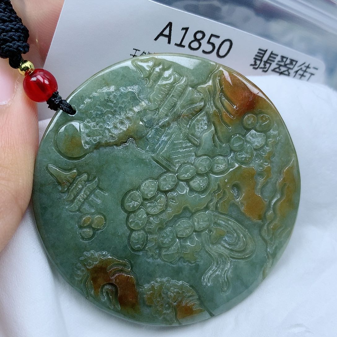 翡翠颈饰未镶嵌吊坠