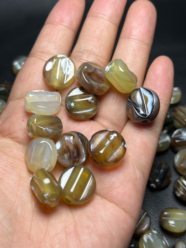 圆纽扣通孔散珠配饰配件随机发一颗包邮