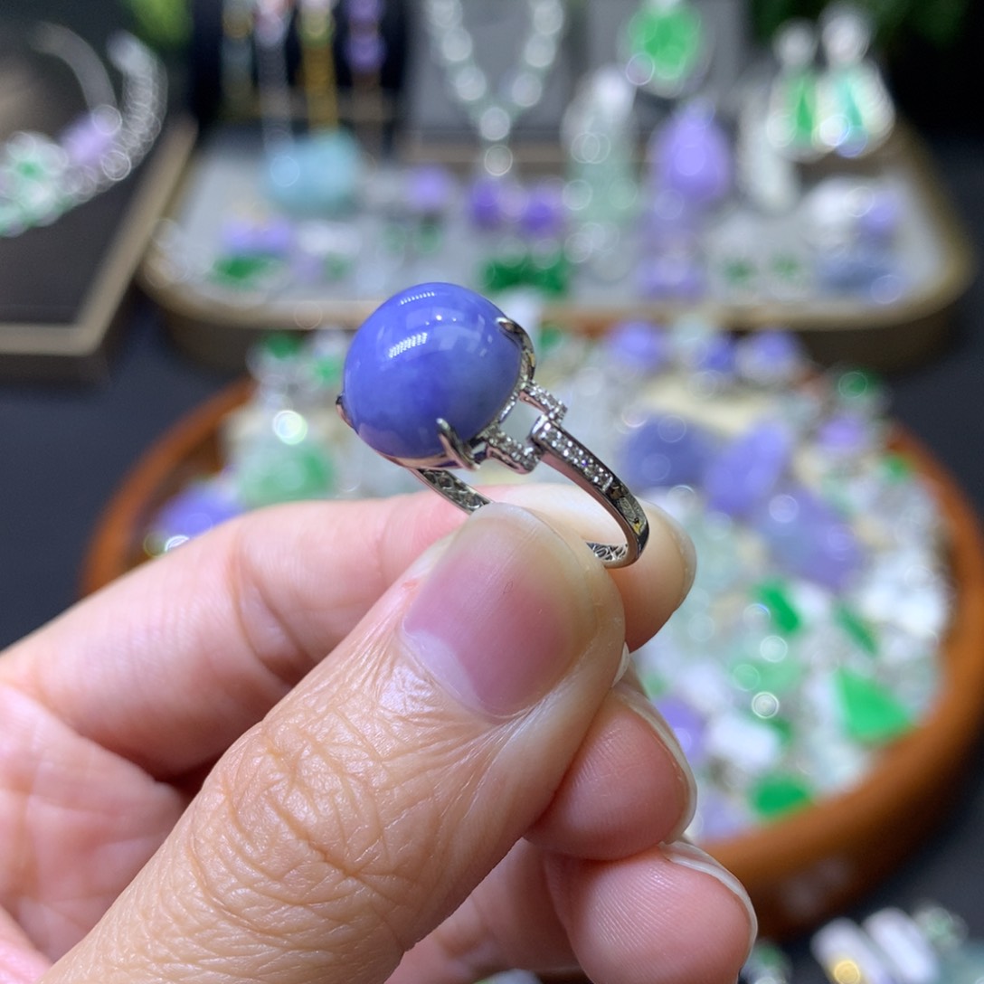 颈饰18K金镶嵌翡翠