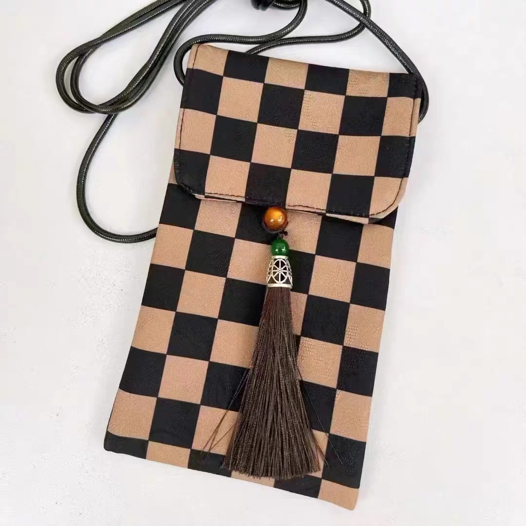 【棋盘格手机包】新中式11*19龙鳞纹调节斜挎包实用小巧百搭