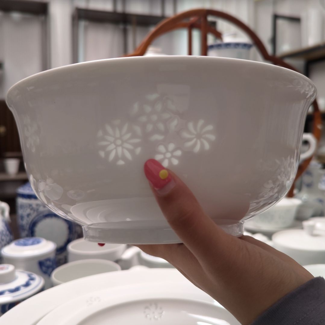 陶瓷纯白皮球花8.5寸汤碗一个