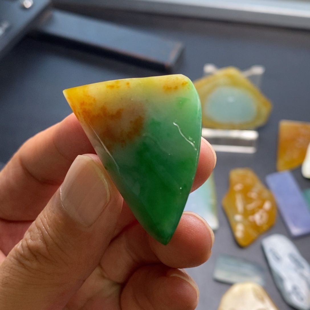 定制翡翠未镶嵌翠色黄加绿